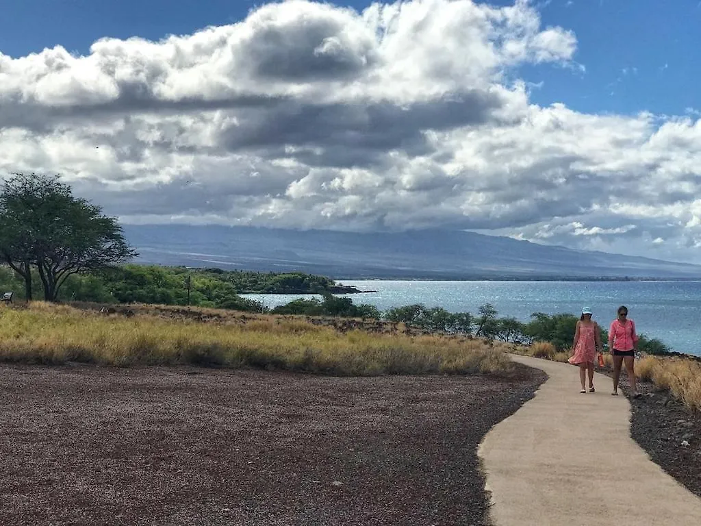 Oceanfront Condo & Walking Distance To Beach And Town- Hale Kona Kai 207 By Casago Kona 凯路亚-科纳